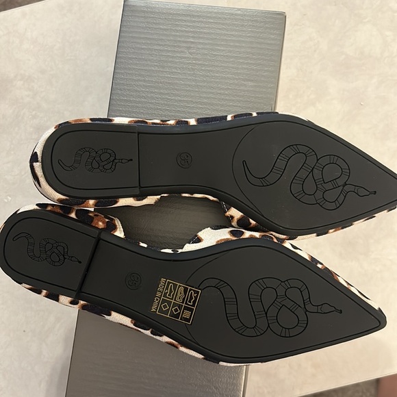 Beautiful leopard flats - Picture 2 of 2